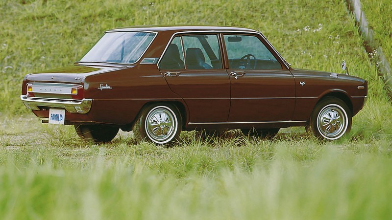 A kompakt Mazdák közül a második generációs Familia jutott el először Európába