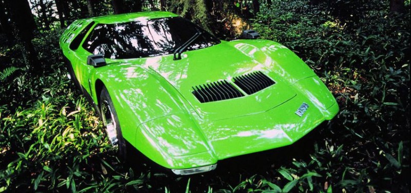 A fotók tanúsága szerint zöld, sárga és ezüst változat is készült, de a felújításkor kiderült: ugyanaz a kocsi volt többször átfényezve