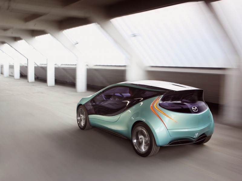 Az övvonal felett szinte csak átlátszó felületek töltik ki a Kiyora karosszériavázát