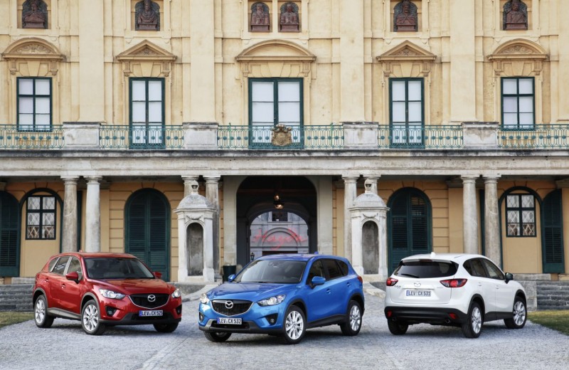 A Mazda kevés divatautójának egyike a szabadidő-autók hullámát meglovagoló CX-5