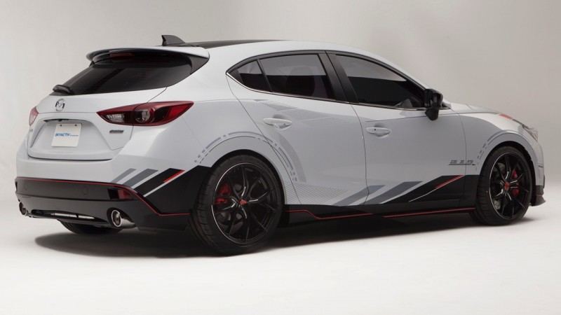 Agresszív, ugyanakkor rendkívül dögös külsőt kölcsönöznek a Club Sport 3 kiegészítői