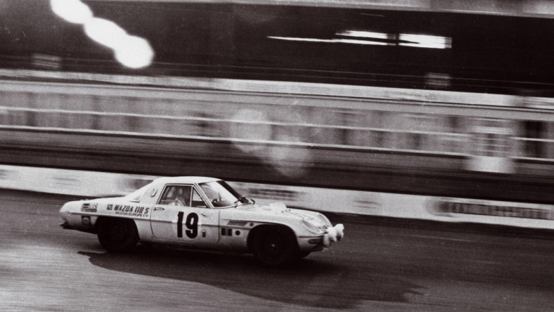 Az egyik Cosmo a 82. órában kényszerült kiállni az ötödik helyről, a másik példány negyedikként ért célba