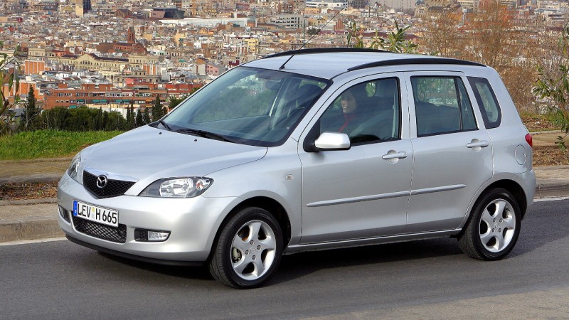 Ahogy a zsúfolt nagyvárosok, a Mazda2 is felfelé terjeszkedett