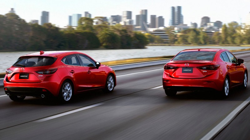 Szintén kétféle karosszériaváltozatban kapható a legfrissebb Hármas