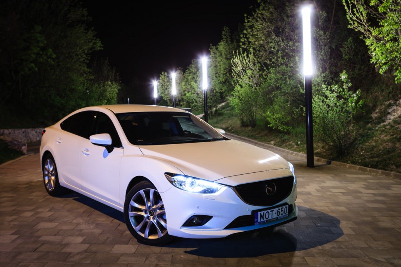 Izgalmasan telt az első közös este