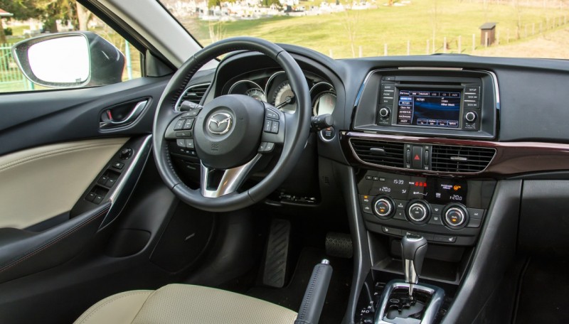 Kategóriához méltó belső tér, apróbb anomáliákkal