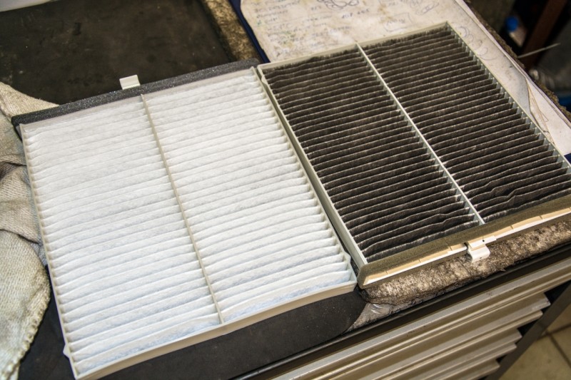 Balra az új, jobbra a használt pollenszűrő