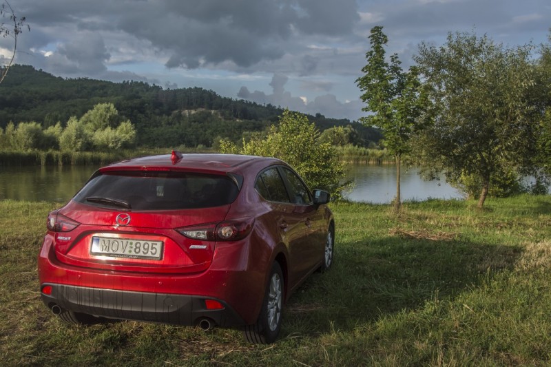 A Mazdánál nem divat kérkedni a motorváltozattal, a Skyactiv technológiát azonban büszkén hirdeti minden modell