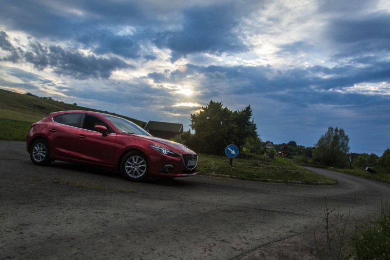 Az autó egyik nagy előnye, a minden körülmények között derekasan helyt álló futóműve