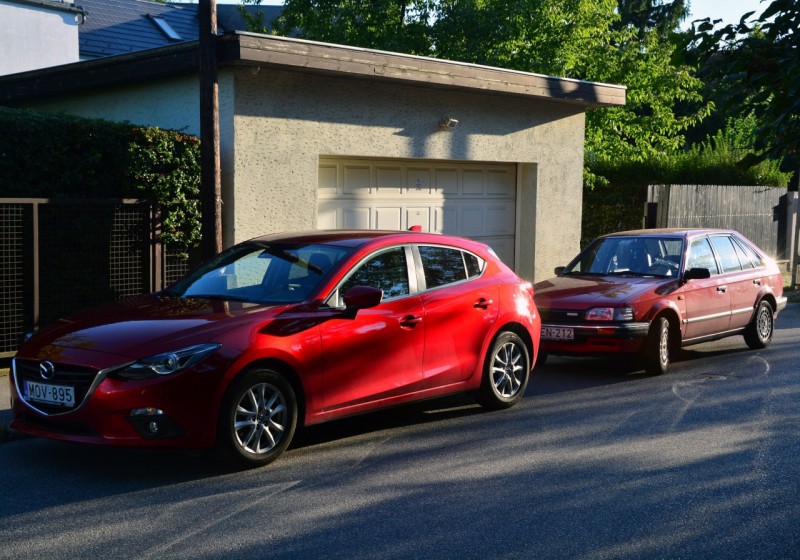 Mögöttem az elődöm, érdemes megfigyelni az üvegfelületek közti különbséget