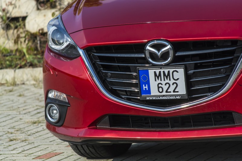 Az parkolóradar első szenzorai egyértelműen elárulják, hogy milyen modellel van dolgunk