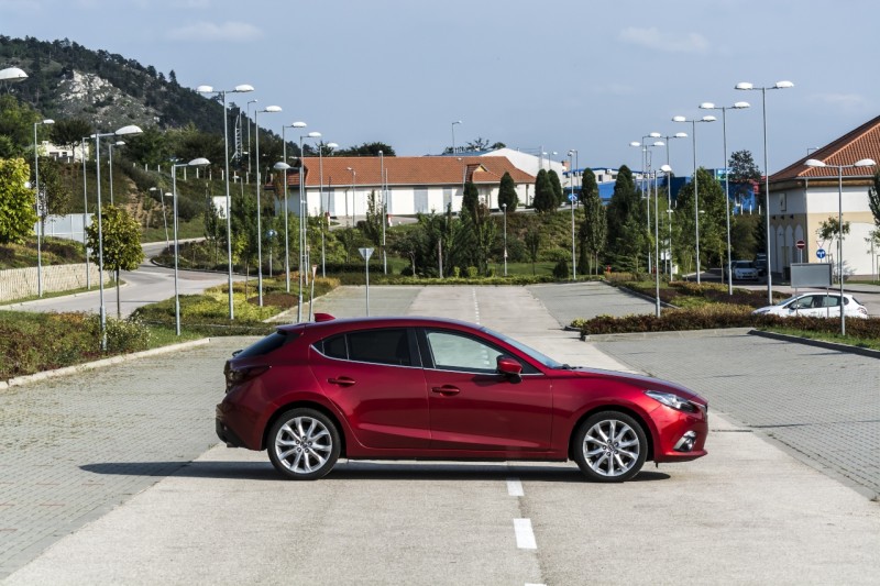 A két legmagasabb felszereltség csak a legerősebb benzinmotorhoz elérhető