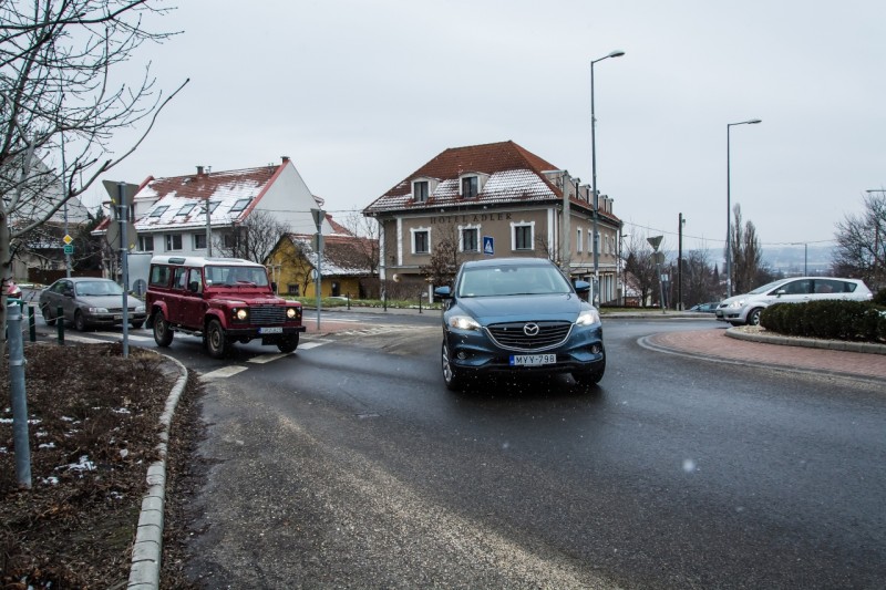 Tekintélyt parancsoló, de nem hivalkodó