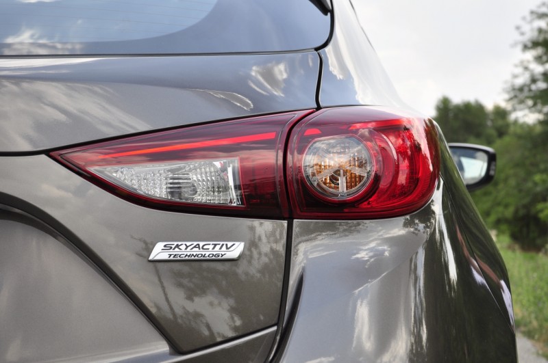 A SKYACTIV TECHNOLOGY bizonyított, 4,8 liter/100 kilométer átlagfogyasztás vegyes ciklusú útvonalon, életszerű körülmények között