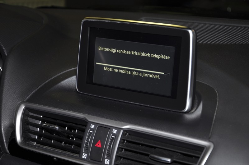 Frissítették az információs és szórakoztató rendszer szoftverét