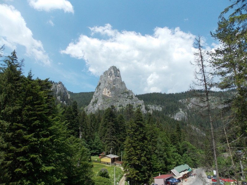 Festői táj a Békás-szoros felé vezető úton