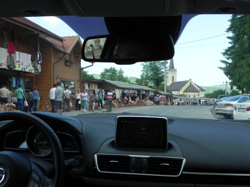 Kirakodóvásár az egyik hangulatos erdélyi faluban, Farkaslakán a hazafelé vezető úton