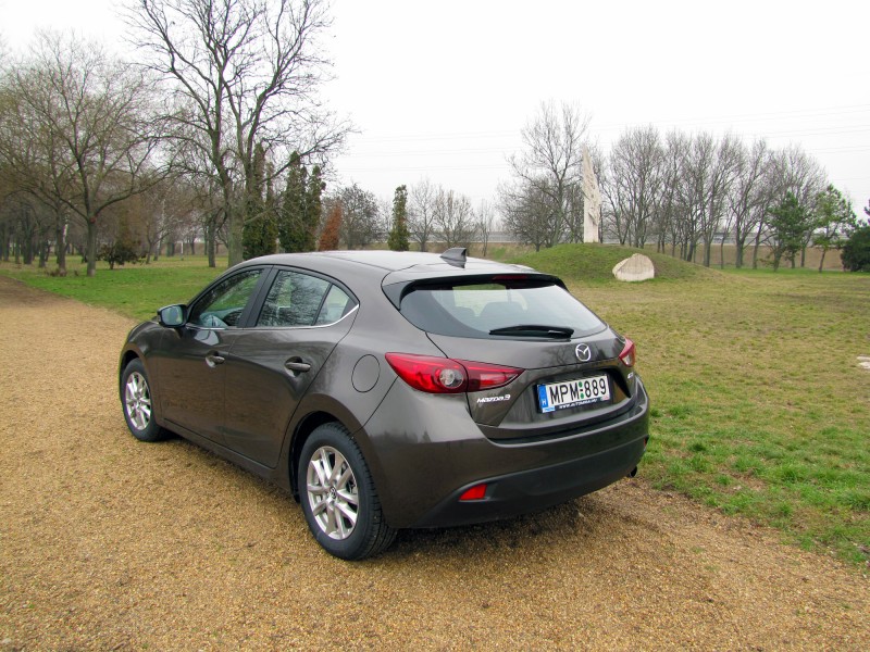 Ede autóját már sokan megdicsérték, eddig még mindenkinek tetszett az új Mazda3-as