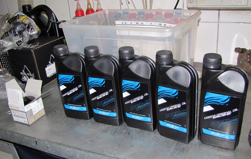 Mazda Original Oil Supra 0W-20 for Skyactiv technology: ebből a kenőanyagból 4,2 liter kell az 1,5 literes motorba