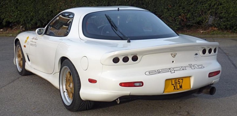 A hátsó lámpák is egyedi álarcot kaptak