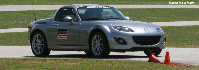 A Mazda MX-5-ből is a kétliteres, 167 lóerős motorral rendelkező változatokat használják a vezetéstechnikai tréningeken