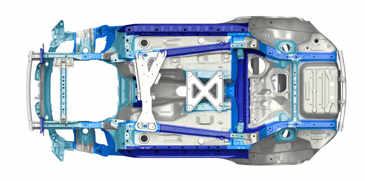 A tömeg csökkentésében és az élmény fokozásában az MX-5 esetében is kiemelt hangsúlyt kap a biztonságért is felelős nagyszilárdságú acélok alkalmazása
