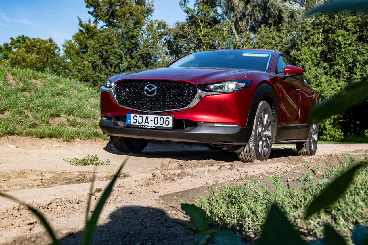 Édesapám örökbecsű mondása jut eszembe a CX-30 terepjáró mivolta kapcsán: 