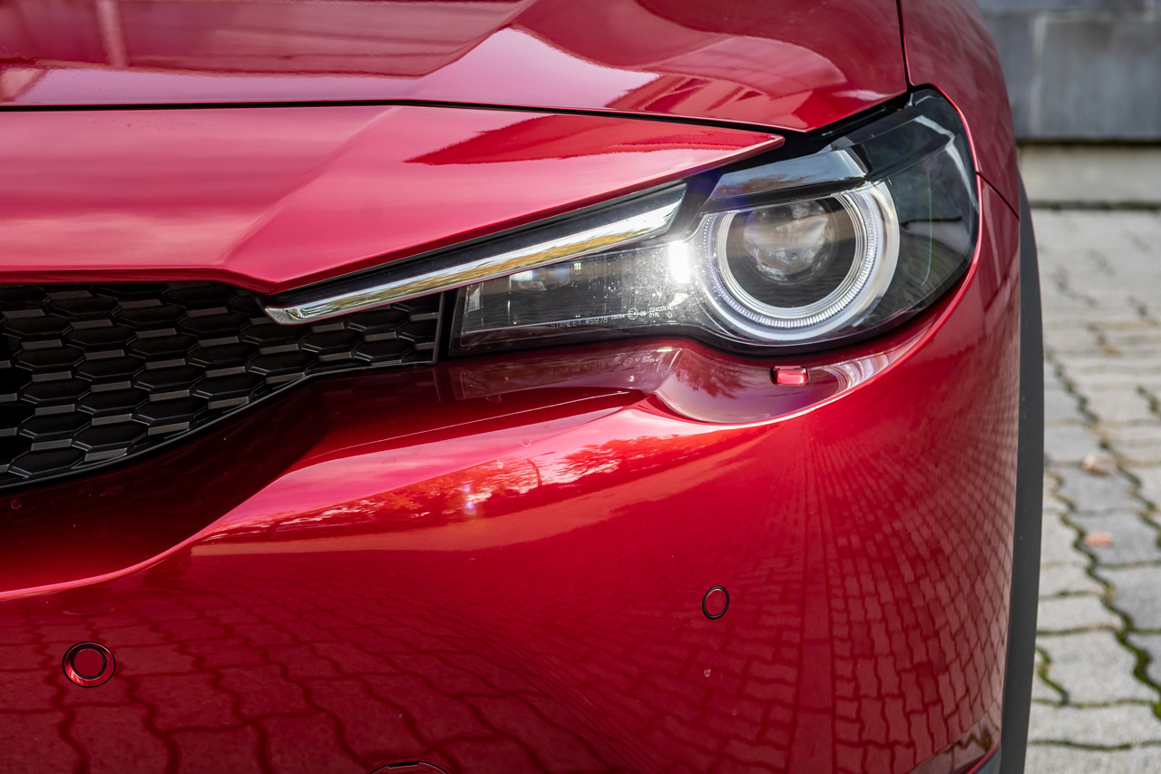 Kulcsnélküli ajtónyíitás nincs, cserében viszont zseniális a fényszóró