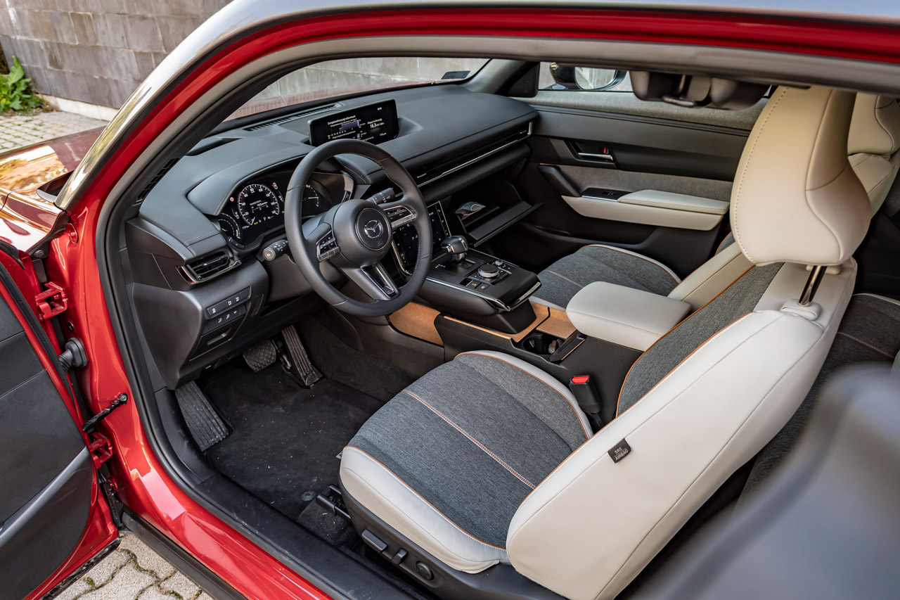 A belső tér anyagminősége is kifogástalan